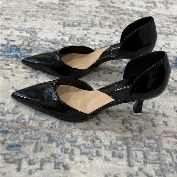 Black Women's Heels - Picture 2 of 7